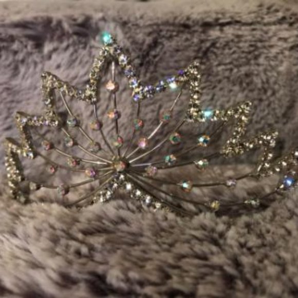 Glitzy Tiara main image 4